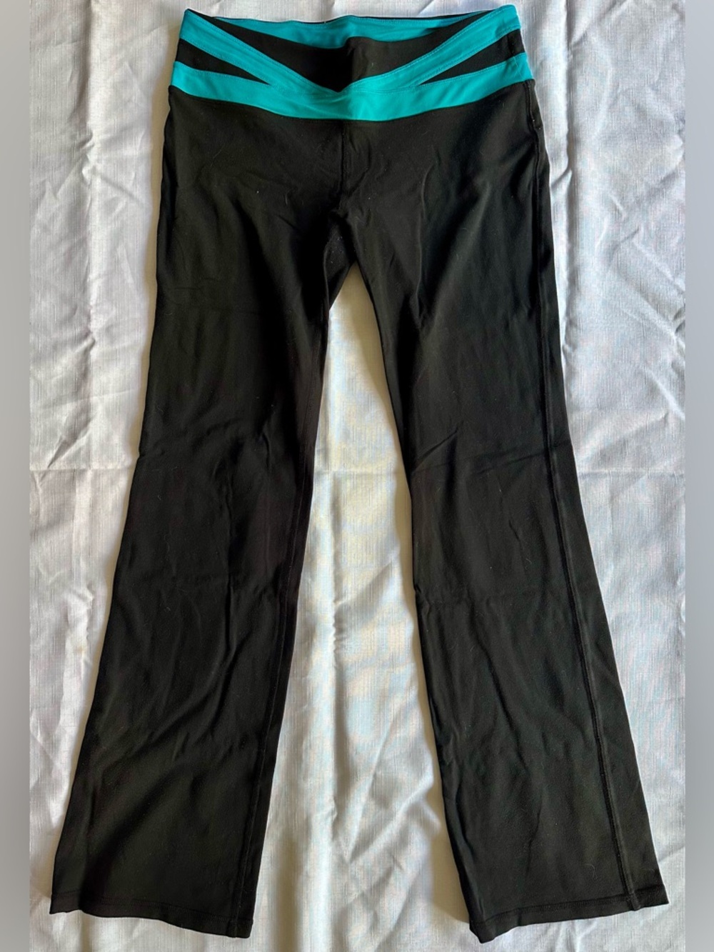 Alo Yoga Pants STRAIGHT LEG with subtle flares, Aqua/black. Size: M